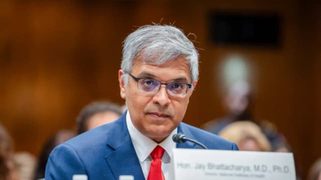 No está claro si las vacunas causan autismo, se necesita más investigación, afirma director del NIH