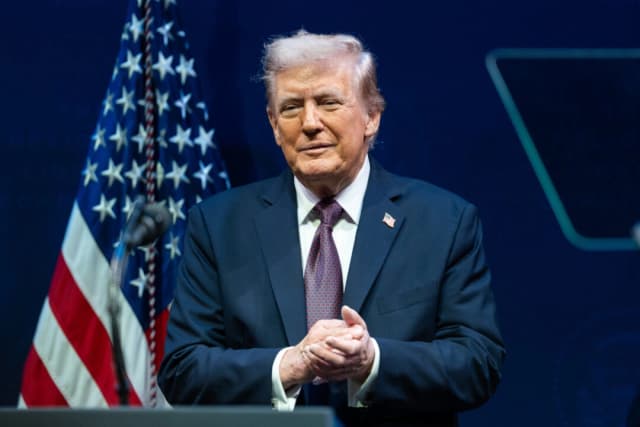 Patrimonio neto de Trump asciende a USD 7.3 mil millones, situándolo en la lista Forbes 400