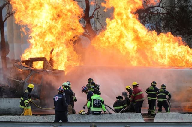 Gobierno y empresa reaccionan tras explosión de pipa de gas en Ciudad de México: Esto es lo que dijeron
