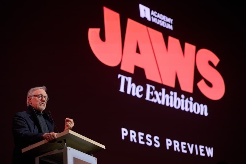Spielberg abre la mayor muestra de "Tiburón" y evoca los sacrificios detrás de su leyenda