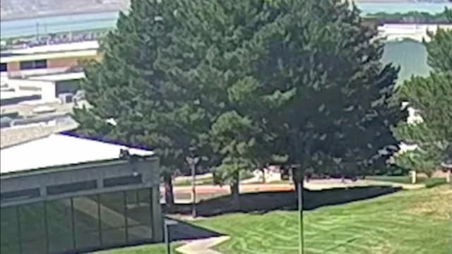 El FBI publica nuevas imágenes del presunto autor del asesinato de Charlie Kirk