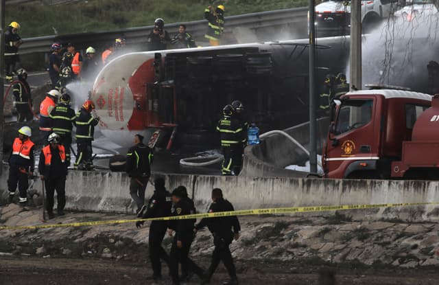 Familiares detectan inconsistencias en versión oficial de muertos por camión de gas en México