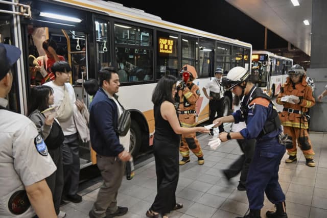 Dos heridos en aterrizaje de emergencia de United Airlines en Japón