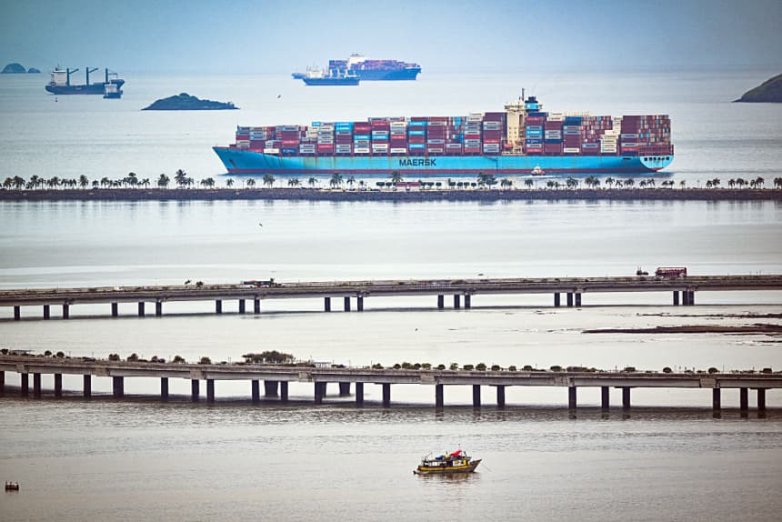 El buque de carga Clifford Maersk sale del Canal de Panamá por el lado del Océano Pacífico en Ciudad de Panamá, el 2 de septiembre de 2025. (MARTIN BERNETTI/AFP via Getty Images)