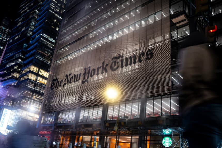 El edificio del New York Times en la ciudad de Nueva York el 8 de enero de 2025. (Samira Bouaou/The Epoch Times).