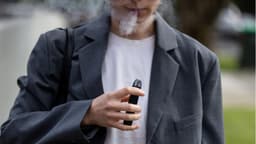 Departamento de Salud y Servicios Humanos combate “epidemia del vapeo” entre jóvenes en EE. UU.