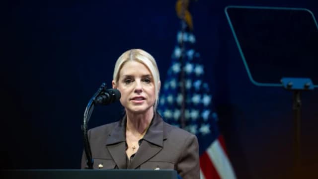 Bondi promete procesar amenazas y doxing contra conservadores tras la muerte de Charlie Kirk