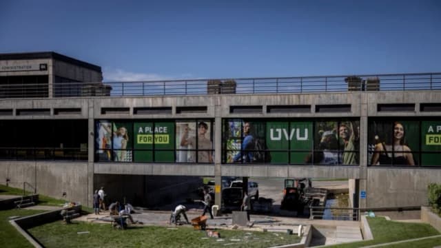 Primer hombre arrestado por tiroteo a Charlie Kirk dijo que él disparó a Kirk: Sheriff