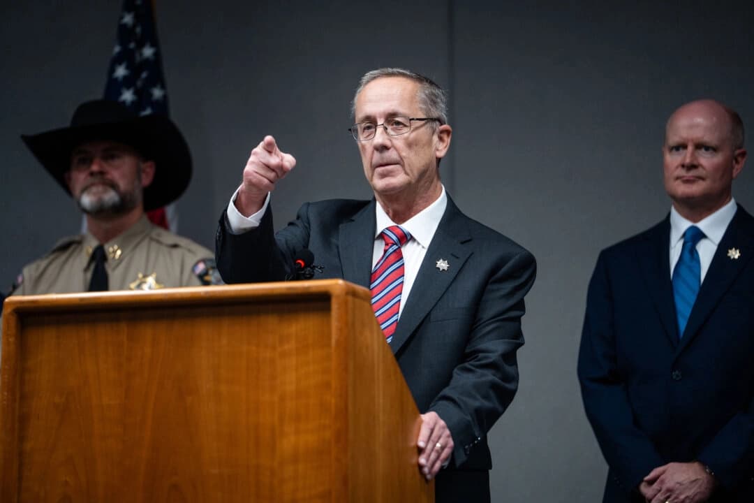 El fiscal del condado de Utah, Jeffrey S. Gray, anuncia cargos contra el presunto asesino de Charlie Kirk en Provo, Utah, el 16 de septiembre de 2025. (Madalina Kilroy/The Epoch Times)