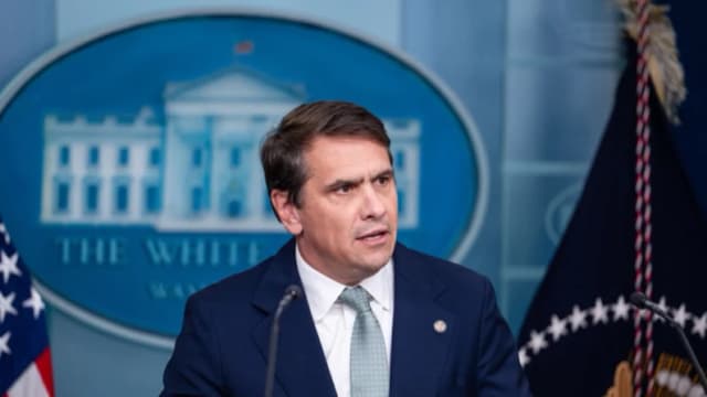 Depto. de Justicia de EE. UU. volvió a publicar 119 páginas censuradas de los archivos de Epstein