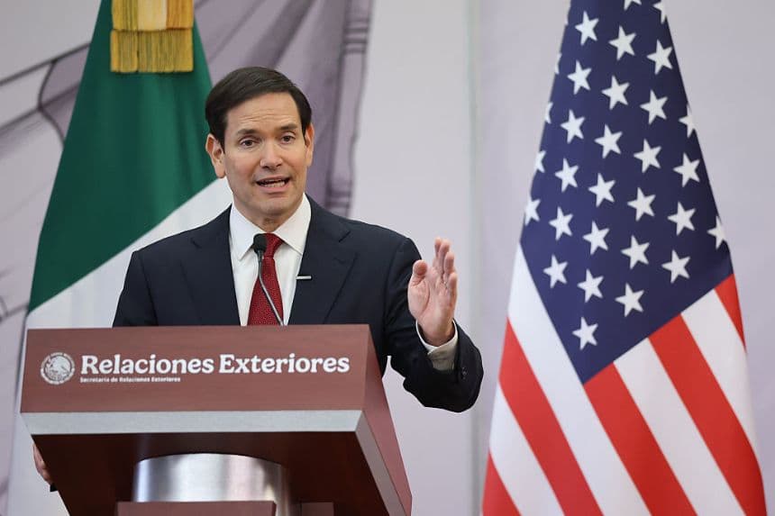 El secretario de Estado de los Estados Unidos, Marco Rubio, habla durante una conferencia de prensa en el edificio de la Secretaría de Relaciones Exteriores, el 3 de septiembre de 2025 en la Ciudad de México, México. (Héctor Vivas/Getty Images)