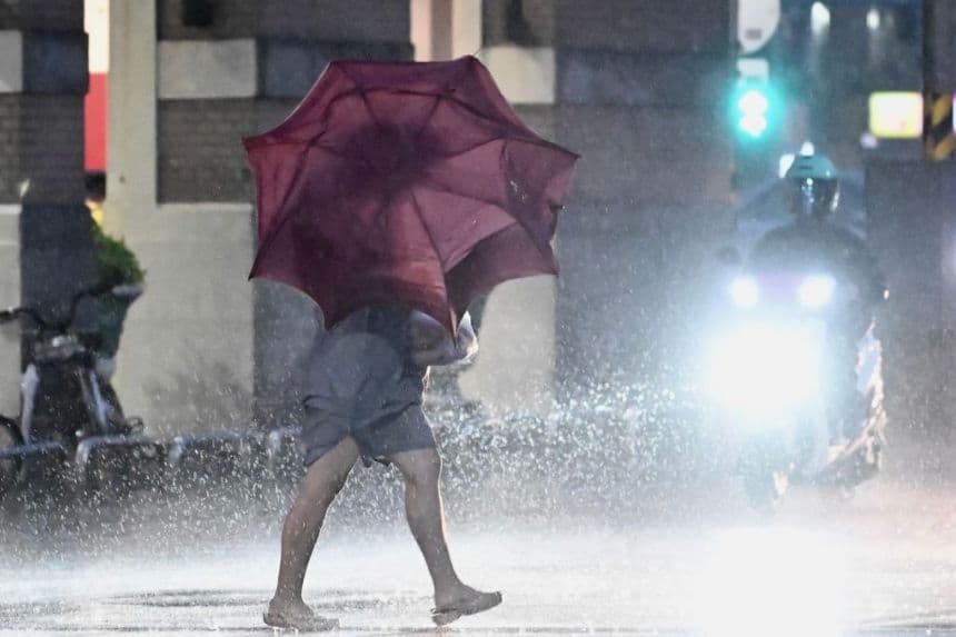 China emite alertas por fuertes vientos y lluvias tras la llegada del tifón Mitag