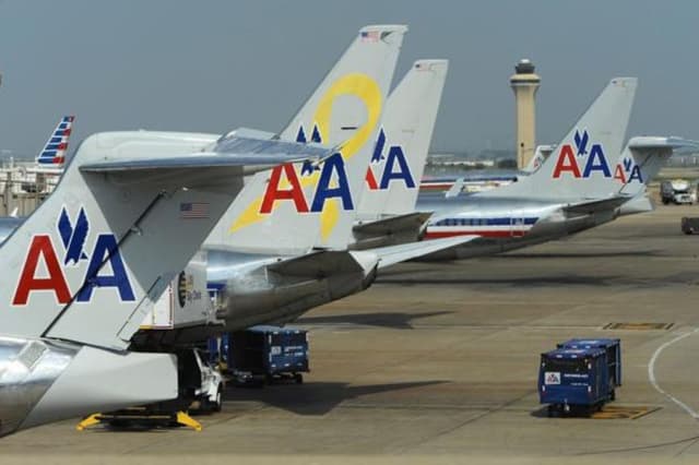 Falla de telecomunicaciones en aeropuertos de Dallas retrasa cerca de 700 vuelos