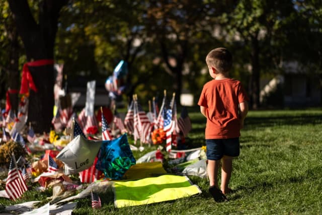 Proponen honrar a Charlie Kirk con un programa de debate civil y otros homenajes