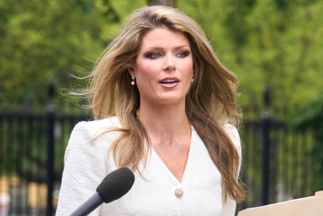 Trump nomina a Lindsey Halligan como fiscal general de Virginia