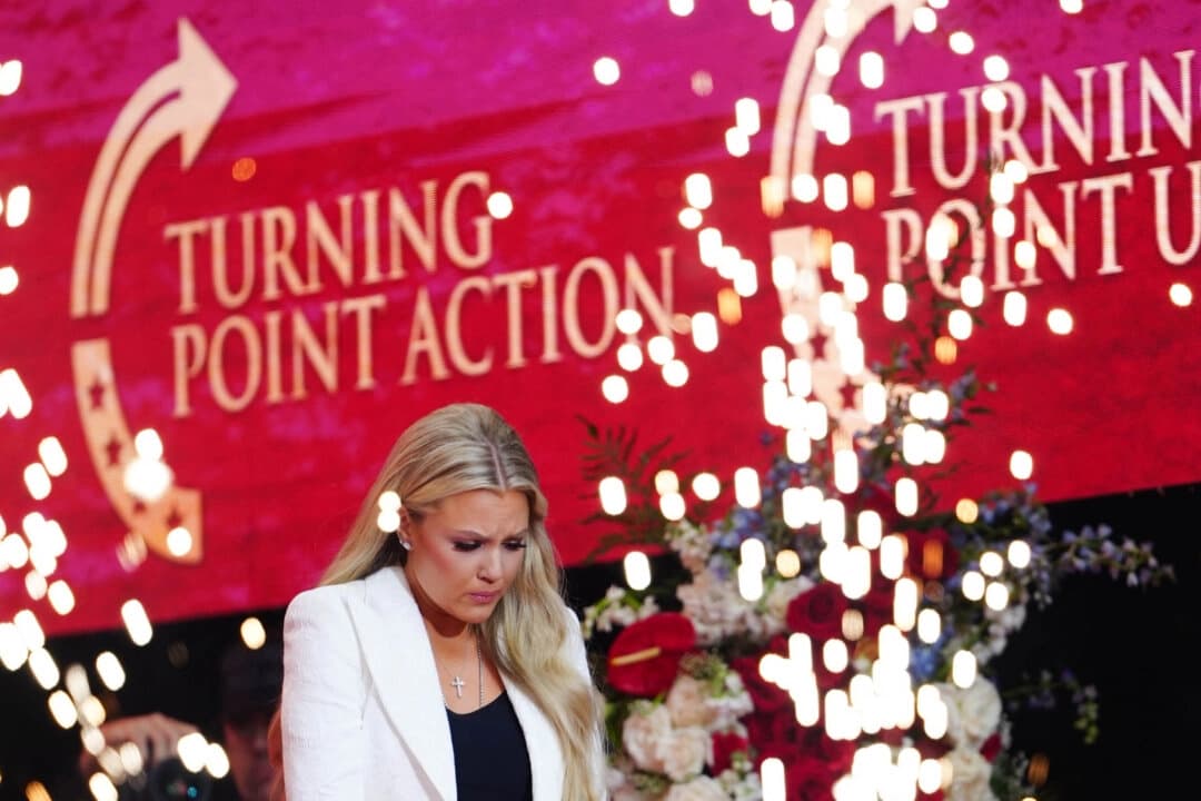 Erika Kirk perdona al presunto asesino de su esposo al recordar su misión de "salvar a los jóvenes"