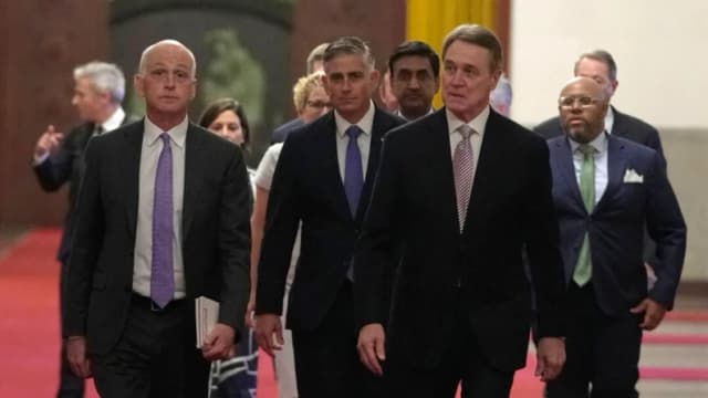 Legisladores de EE. UU. impulsan comunicaciones militares y negociaciones en inusual viaje a China