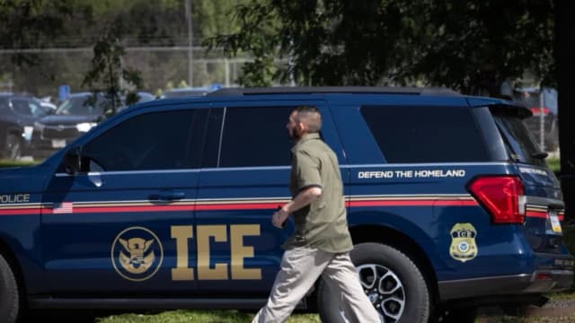 DHS advierte a California, Nueva York e Illinois que cooperen con las deportaciones del ICE