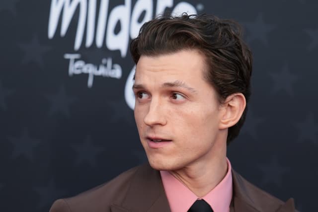 Rodaje de "Spider-Man: Un nuevo día" se detiene tras lesión en la cabeza de Tom Holland en el set