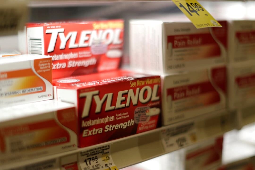 Medicamento analgésico de la marca Tylenol expuesto en la tienda Safeway de Wheaton, Maryland, el 13 de febrero de 2015. (Gary Cameron/Reuters)