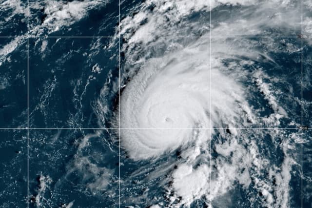 Gabrielle se convierte en huracán categoría 4 y meteorólogos alertan al archipiélago de las Azores