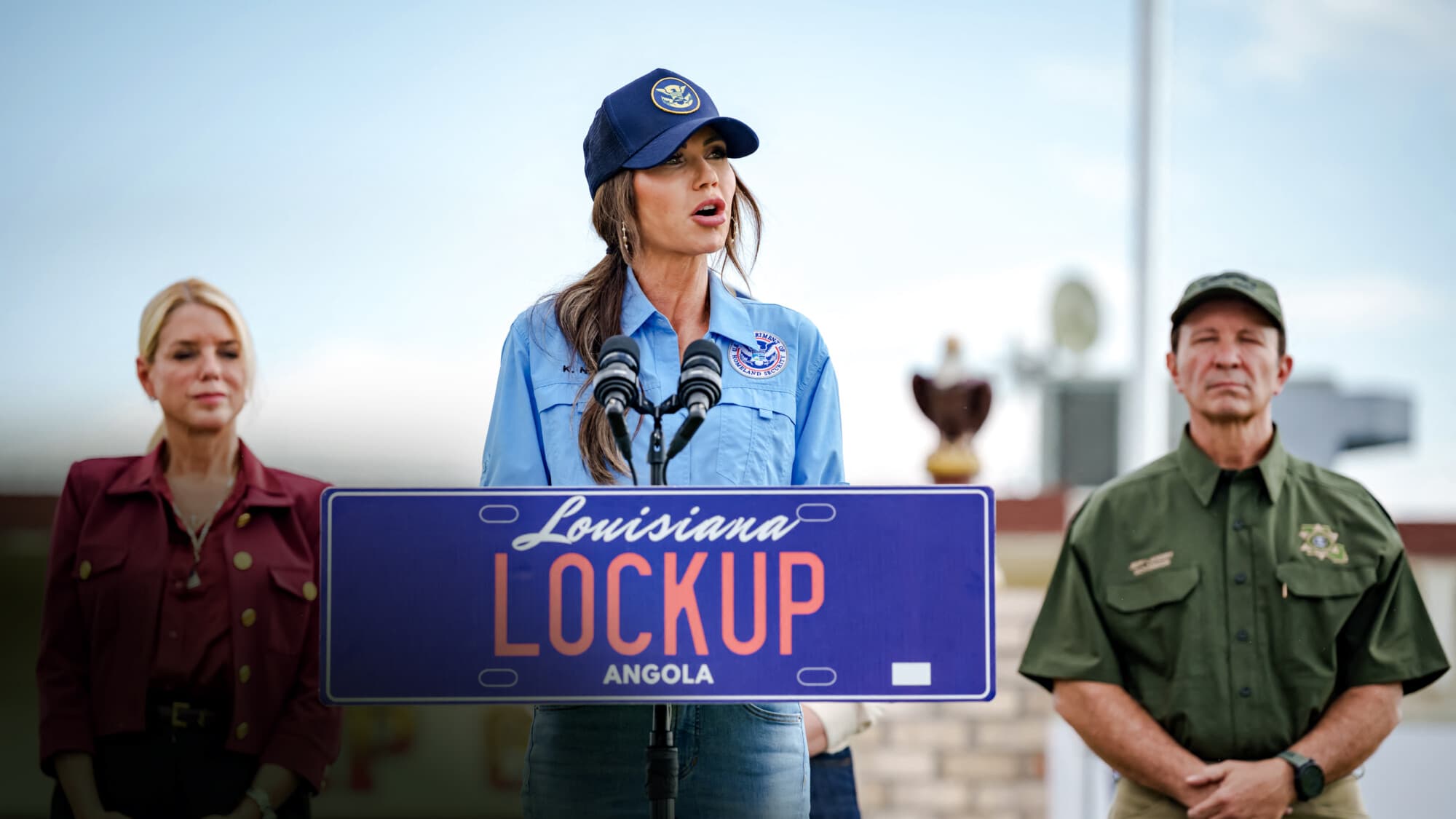 El DHS de Noem supervisa una caída histórica en la inmigración ilegal