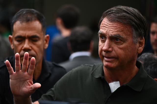 Defensa de Bolsonaro pide al Supremo el fin de su arresto domiciliario