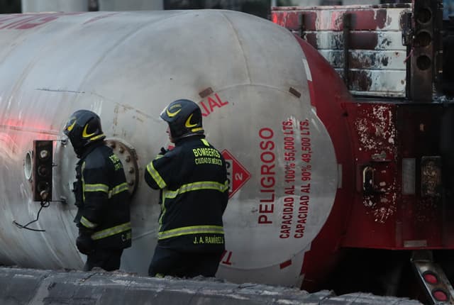 Sube a 30 los fallecidos por explosión en Ciudad de México, incluido el chofer del autobús