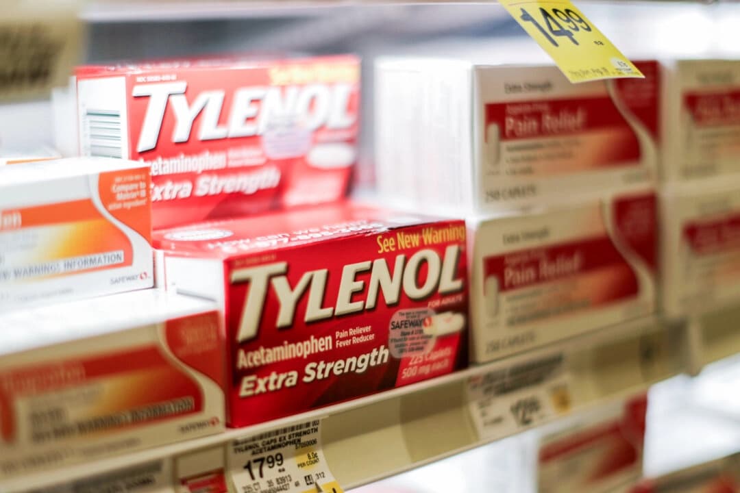 Medicamento analgésico de la marca Tylenol expuesto en la tienda Safeway de Wheaton, Maryland, el 13 de febrero de 2015. (Gary Cameron/Reuters)