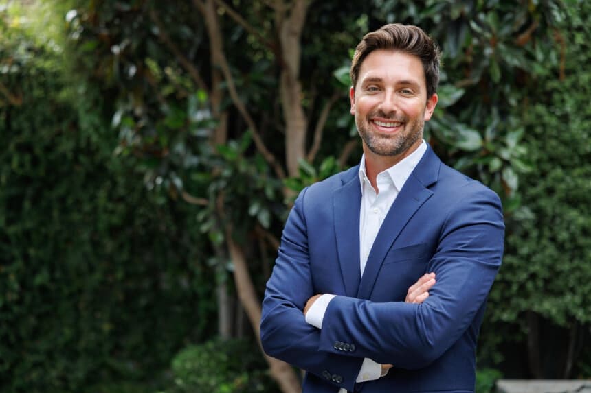 Un millennial del sur de California se lanza a la carrera por la gobernación