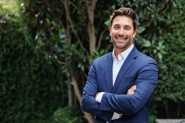 Un millennial del sur de California se lanza a la carrera por la gobernación