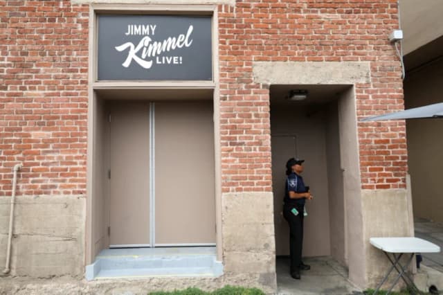 Accionistas amenazan a Disney con demanda por la decisión de suspender a Jimmy Kimmel