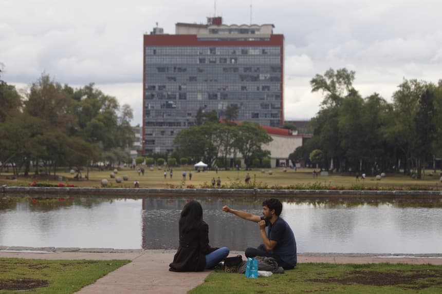 Fotografía de archivo que muestra una vista general de una explanada de la Universidad Nacional Autónoma de México (UNAM), en Ciudad de México (EFE/Sáshenka Gutiérrez)