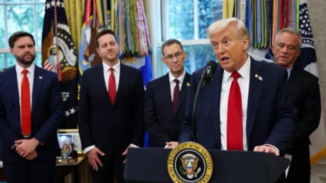 Trump revela acuerdo con Pfizer para bajar los precios y nuevo sitio web de medicamentos