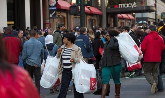 Confianza del consumidor cae al nivel más bajo en 5 meses ante preocupación por inflación y empleo