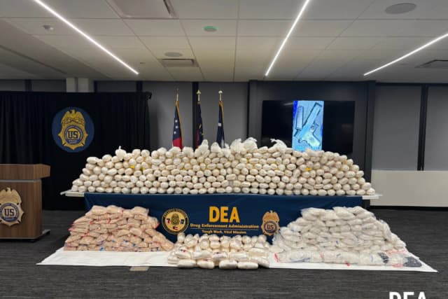 DEA realiza operativo contra el CJNG: Arresta 670 personas y decomisa casi 77,000 kg de drogas
