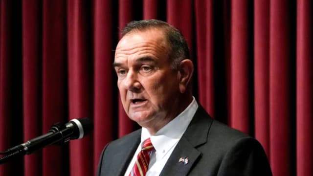 Gobernador de Misuri autoriza a la Guardia Nacional colaborar con las operaciones del ICE