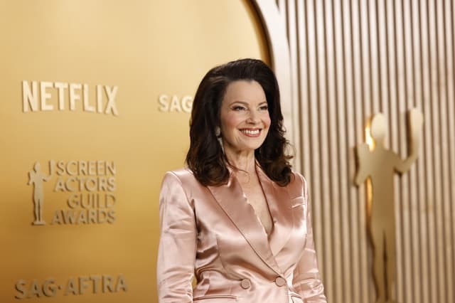 Fran Drescher celebra su estrella en Hollywood con los protagonistas de "La Niñera"