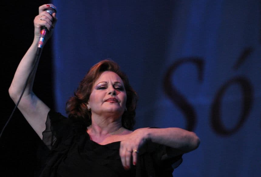 Fotografía de archivo de la cantante Rocío Dúrcal durante un concierto en Ciudad de México (EFE/ Mario Guzmán)