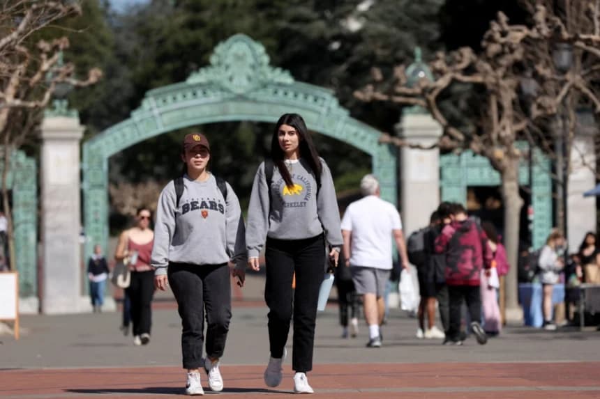 Legisladores buscan acabar con precios universitarios discriminatorios