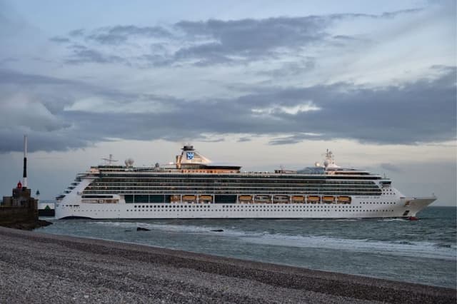 Brote de norovirus enfermó a 98 personas en un crucero de Royal Caribbean, según los CDC