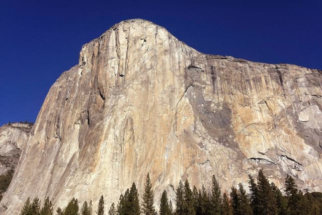 Estrella del alpinismo de Alaska muere al caer desde El Capitán, en Yosemite