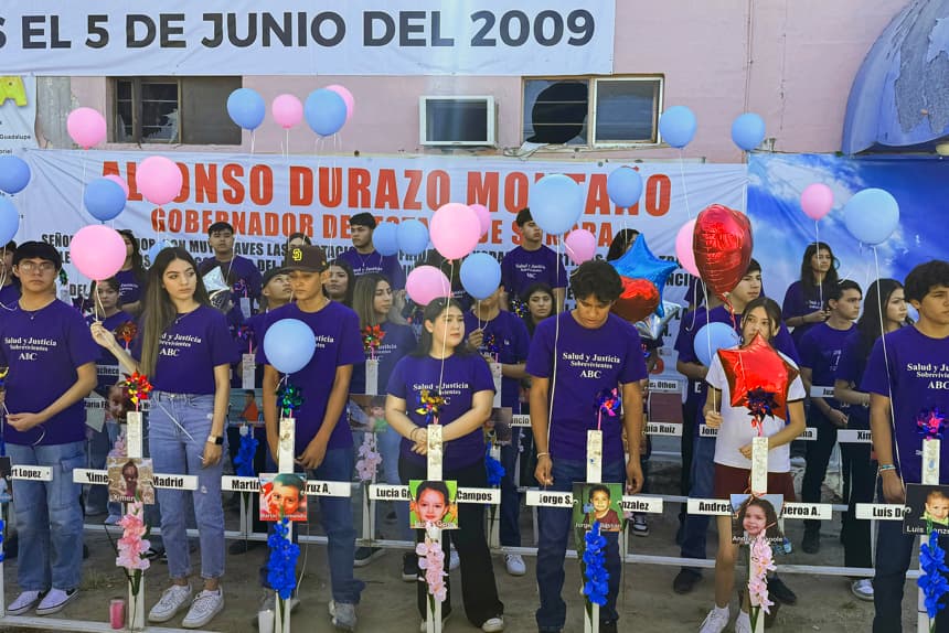Sobrevivientes de la Guardería ABC participan en una misa para recordar a los niños que fallecieron durante un incendio en 2009, en la ciudad de Hermosillo, Sonora, México. (Imagen de archivo. EFE/ Daniel Sánchez)