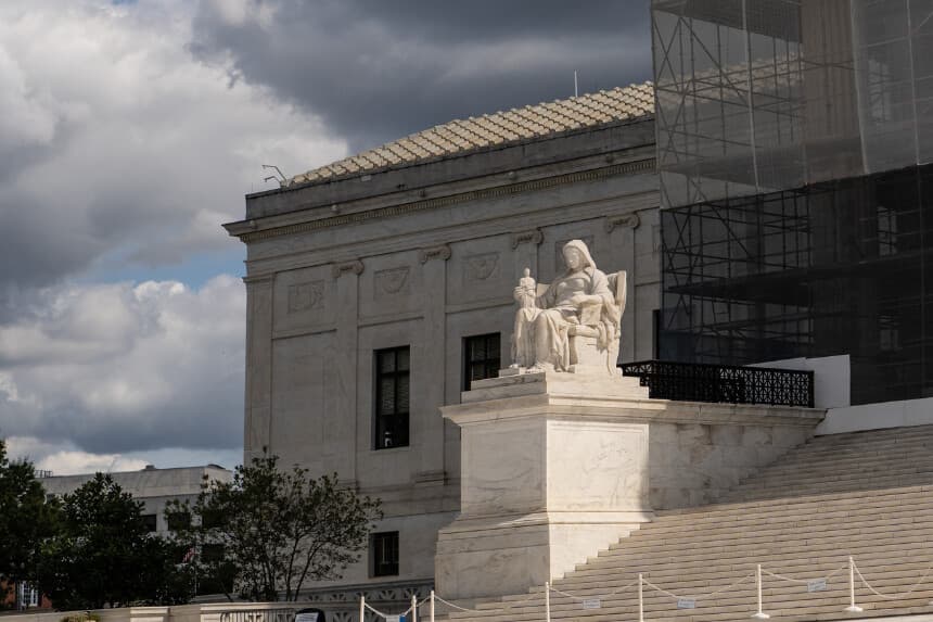 La Corte Suprema de los Estados Unidos en Washington, el 2 de octubre de 2025. (Madalina Kilroy/The Epoch Times).