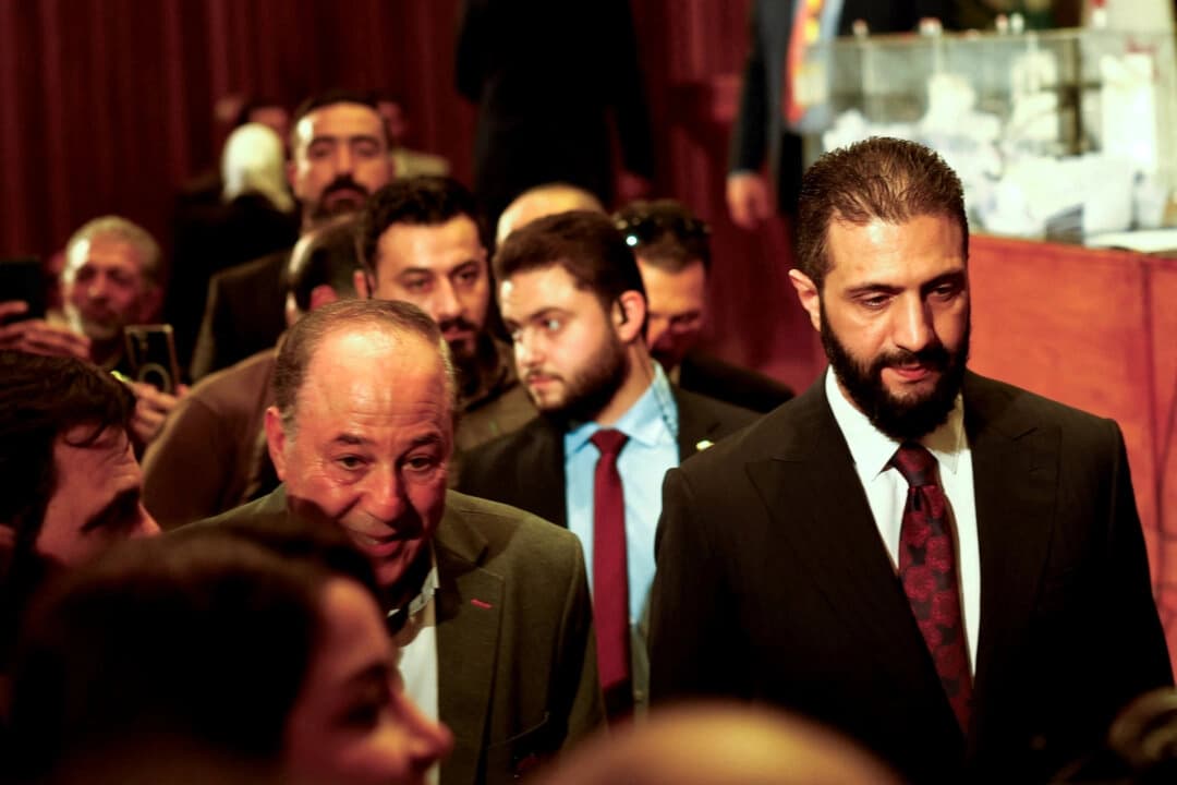 Miembros del Colegio Electoral de Siria votan por el primer Parlamento tras caída de Assad