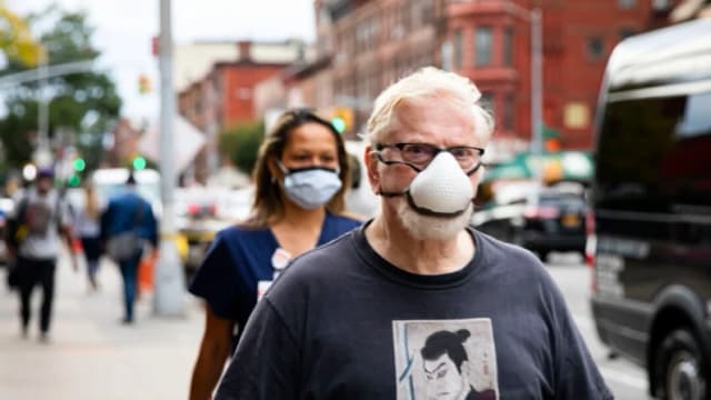 Condado de California restablece uso obligatorio de mascarillas en determinados centros de salud