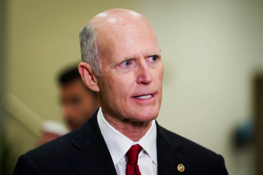El senador Rick Scott (R-Fla.) habla durante una rueda de prensa en el Capitolio de EE. UU. el 11 de julio de 2023. (Madalina Vasiliu/The Epoch Times)