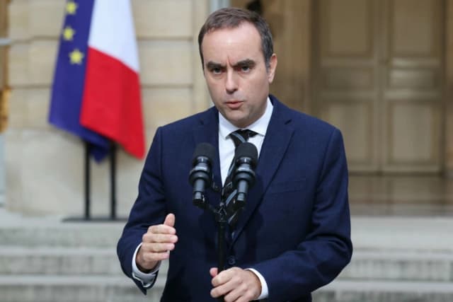 Primer ministro francés renuncia pocas horas después de nombrar un nuevo gobierno