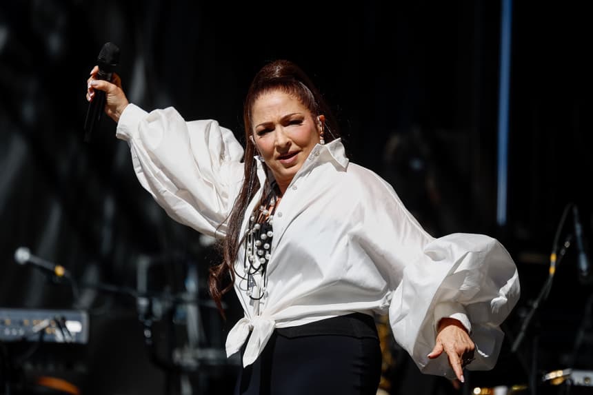 La cantante cubano-estadounidense Gloria Estefan ofrece un concierto gratuito este domingo en Madrid en el marco de las celebraciones de la Hispanidad 2025. (EFE/ Daniel González)