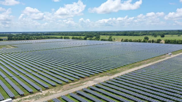 Presentan demanda contra la EPA por finalizar programa solar de USD 7000 millones